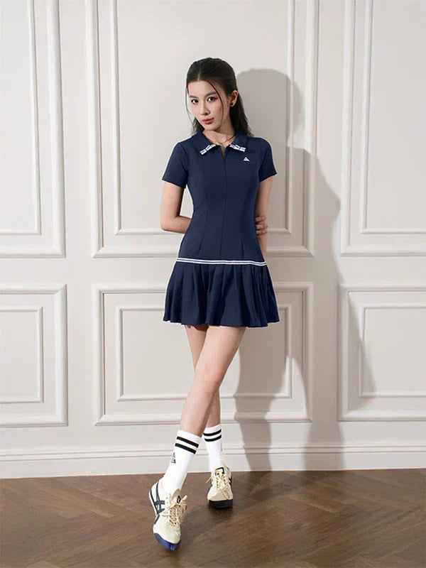Nàng diện set đồ tennis tông đỏ cầm vợt, chuẩn bị cho trận khai vợt đầu năm mới