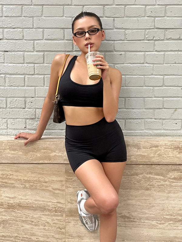 Chọn Màu Đồ Tập Tôn Da: Bí Quyết Cho Nàng Da Ngăm & Da Trắng