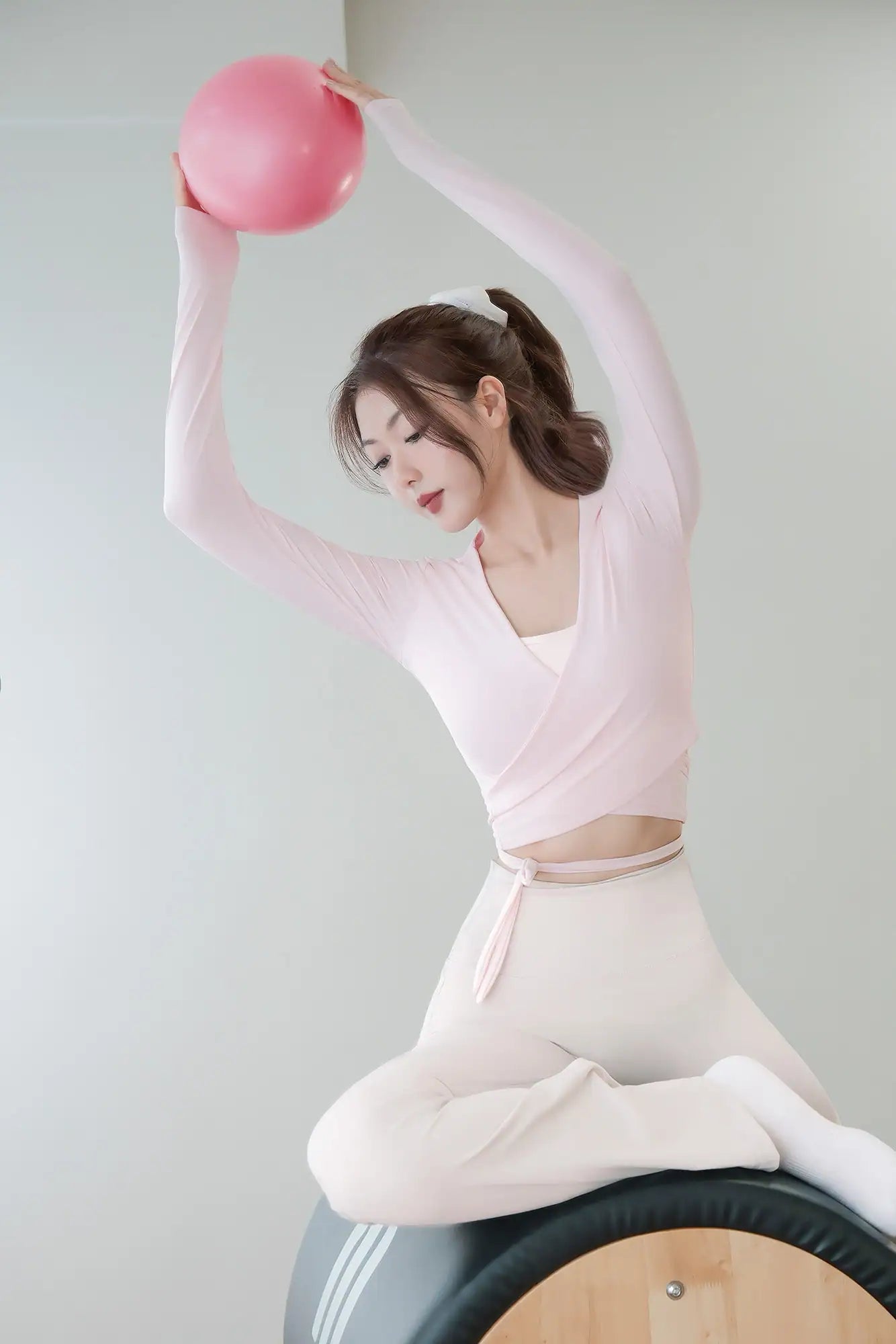 Áo khoác tập gym, pilates, yoga nữ AKGL01 Hồng