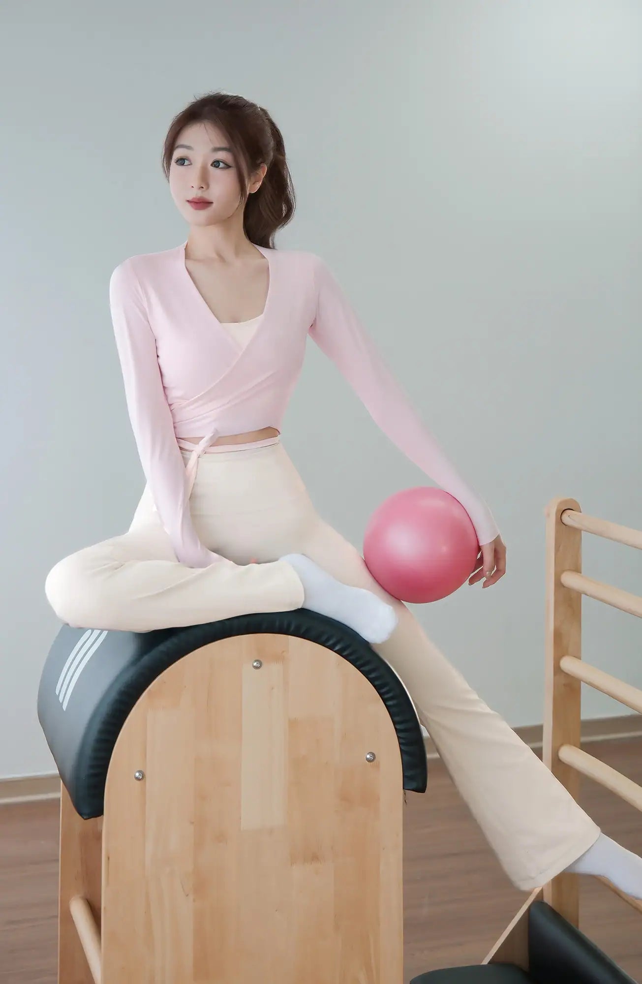 Áo khoác tập gym, pilates, yoga nữ AKGL01 Hồng