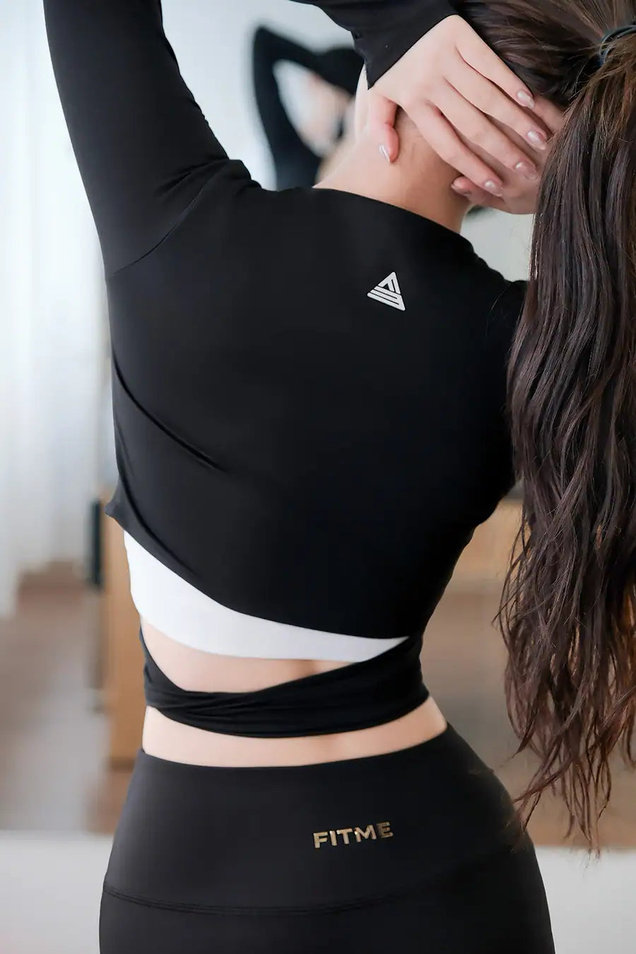 Áo khoác tập gym, pilates, yoga nữ AKGL01 Đen