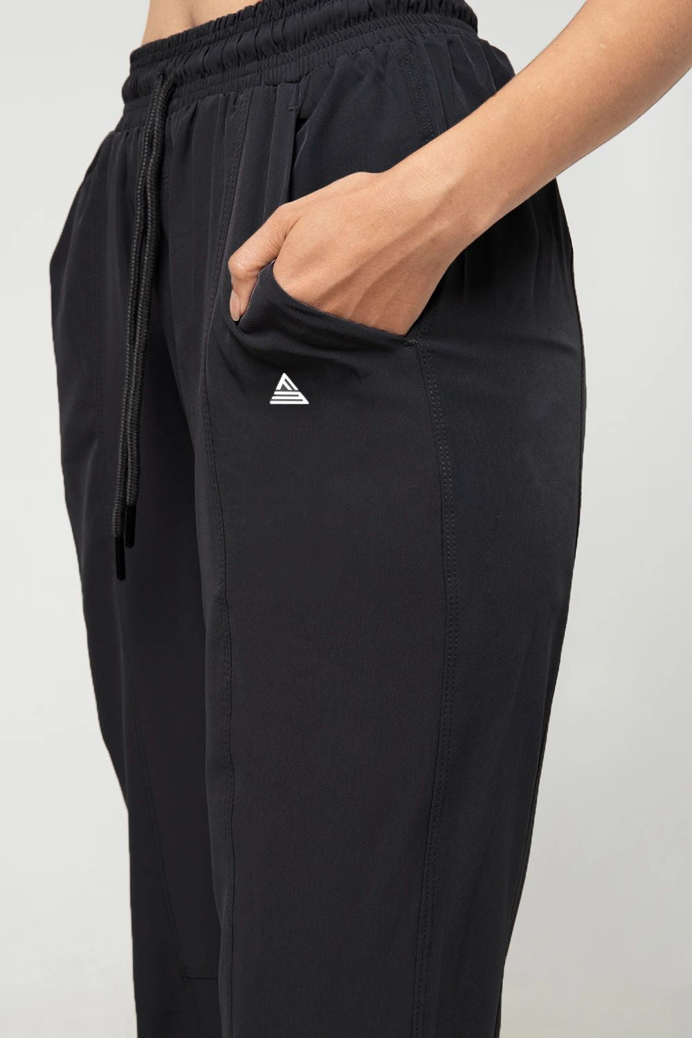 Quần jogger thể thao nữ logo in - Đen - Fitme Sportswear