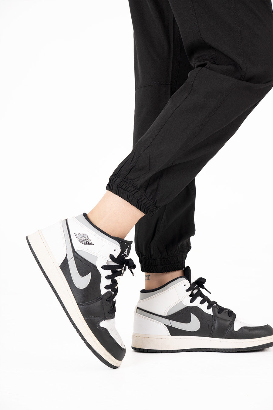 Quần jogger thể thao nữ logo thêu - Đen - Fitme Sportswear