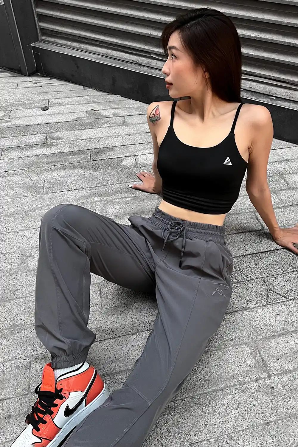 Quần jogger thể thao nữ logo thêu - Xám Đen - Fitme Sportswear