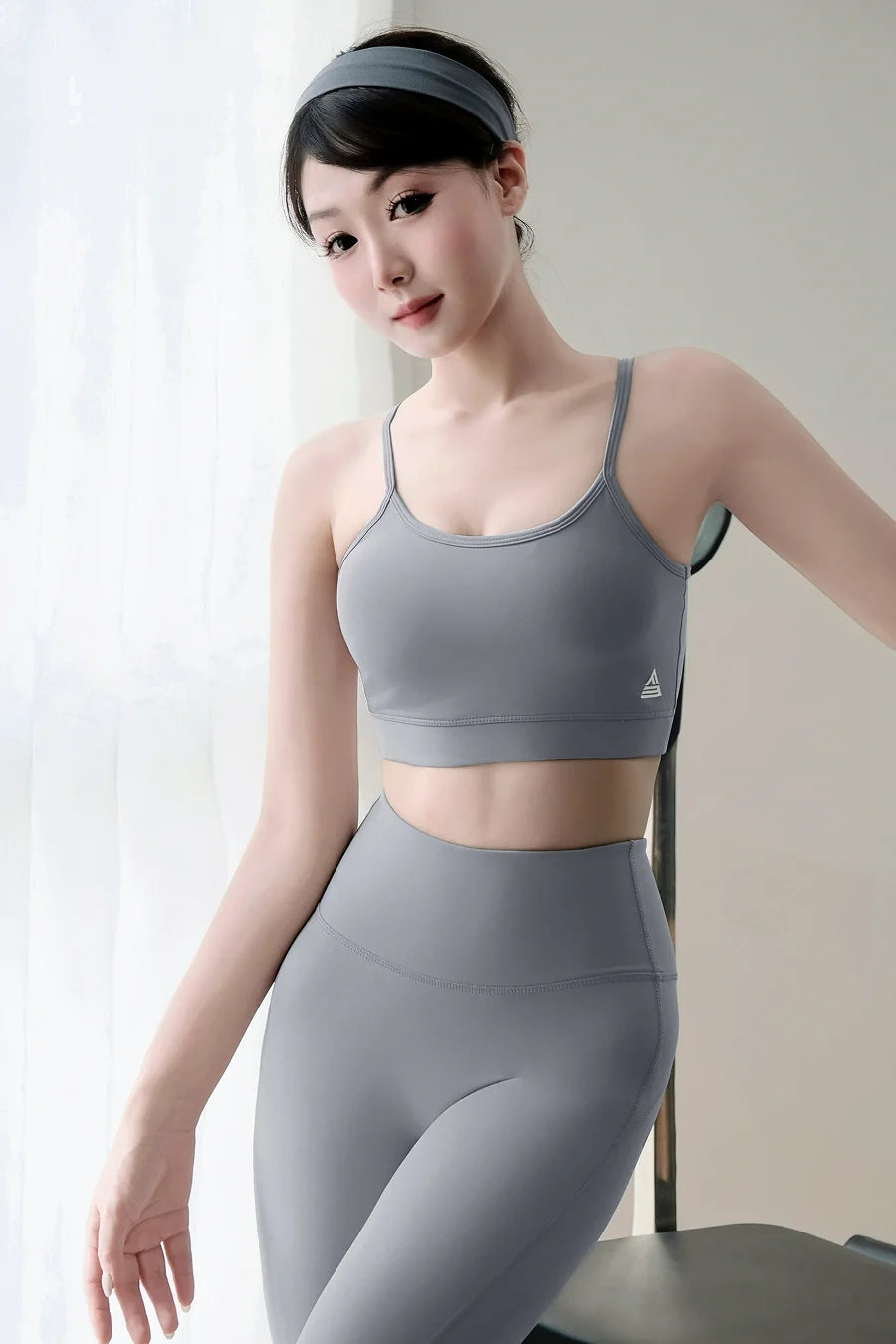 Pilates tại nhà 20 phút — set bra Theta rhino grey Fitme ôm mềm