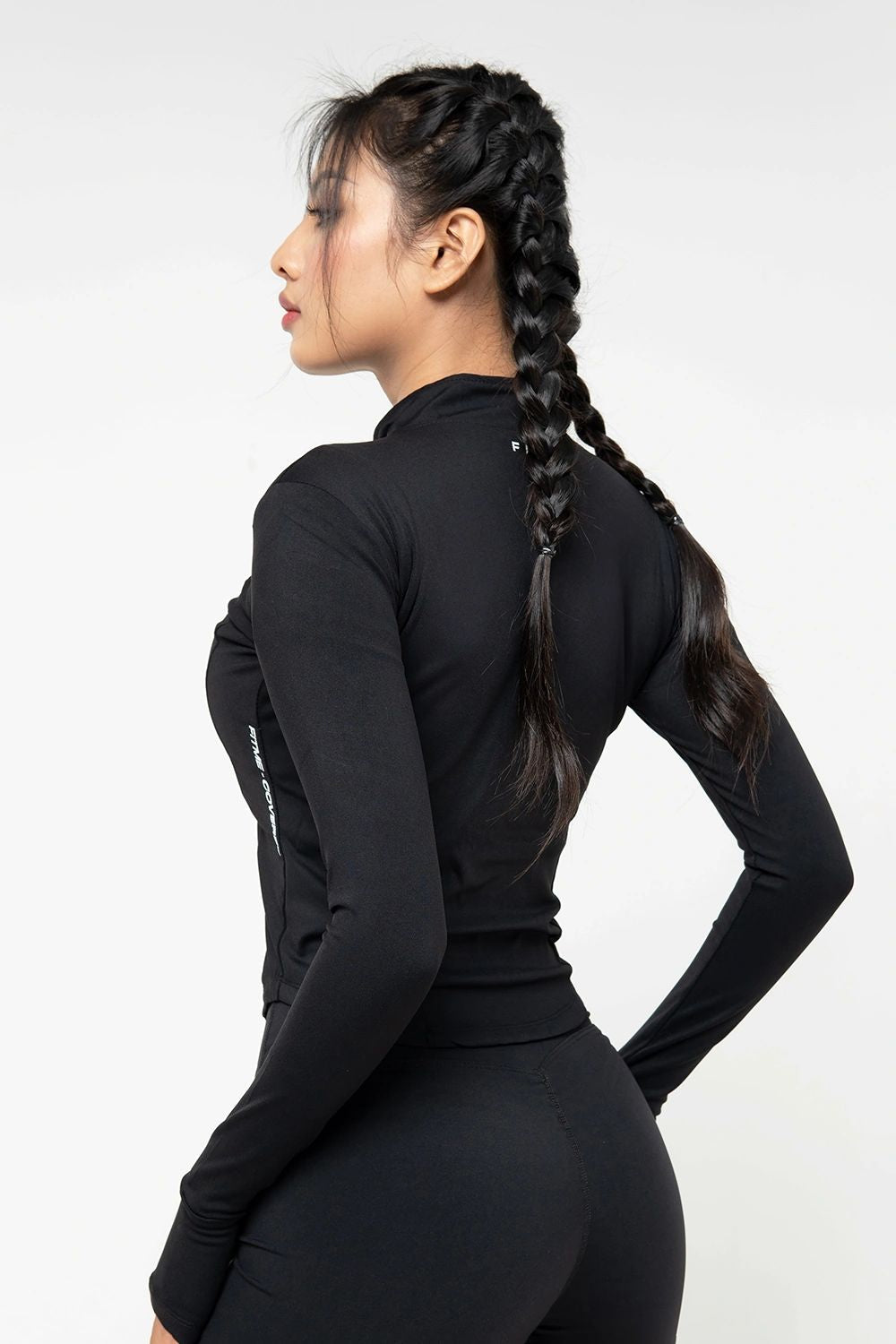 Ảnh minh họa trang phục Fitme: Áo khoác croptop AKCV ĐEN