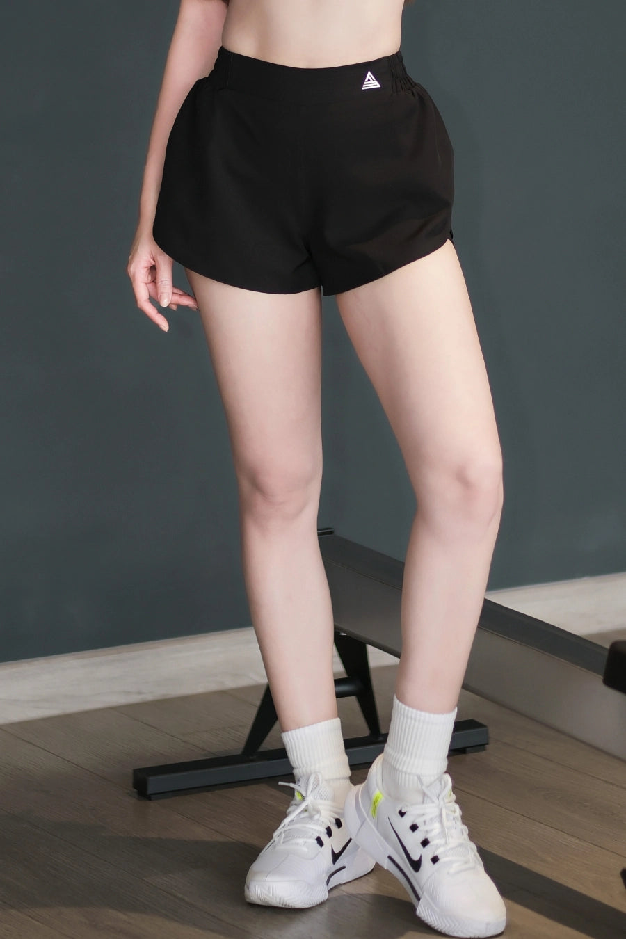 Quần short thể thao nữ Bloom QSBL01 - Đen