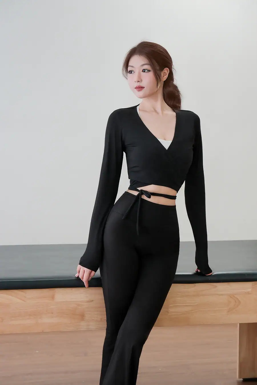 Áo khoác tập gym, pilates, yoga nữ AKGL01 Đen